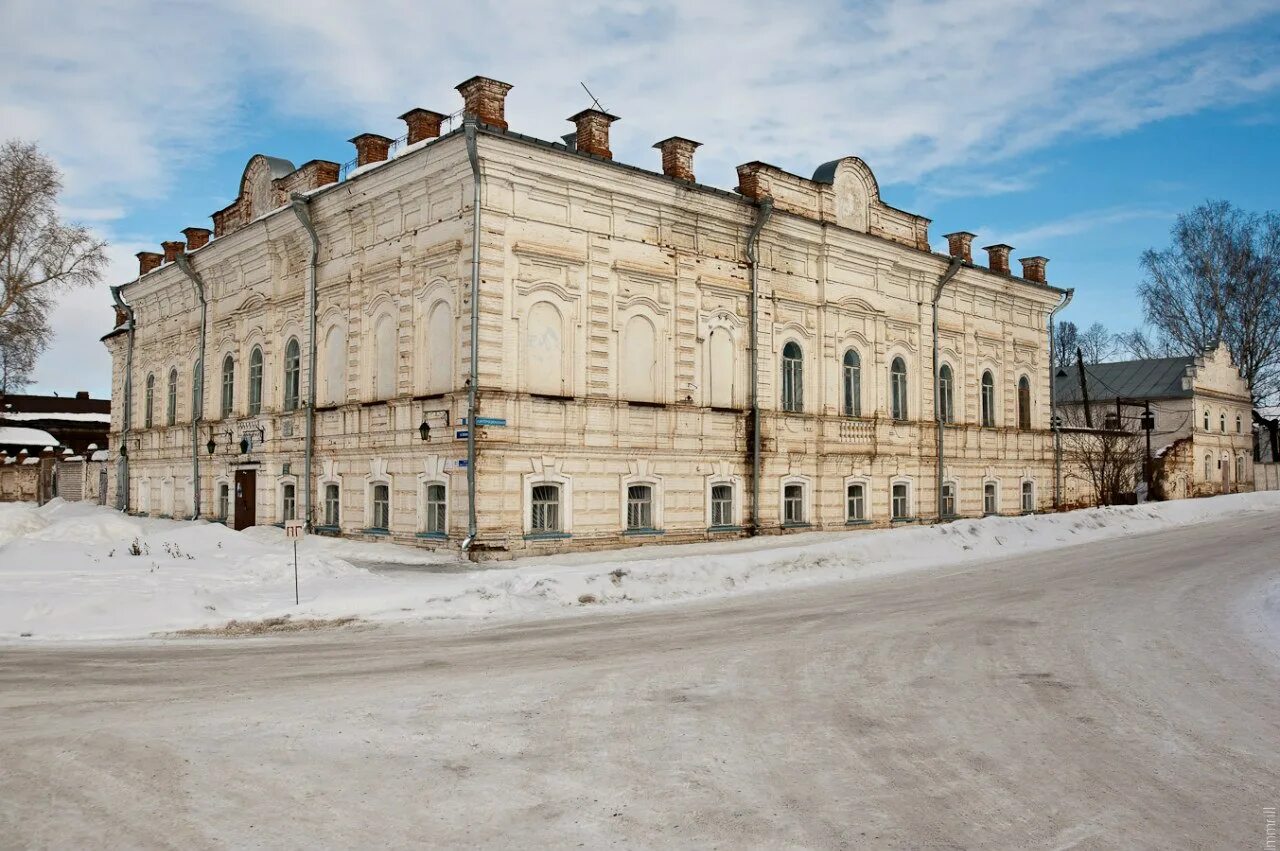 Город Оса Пермский край. Особняк Купцов Чердынцевых Оса. Архитектурные памятники Оса Пермский край. Усадьба купца Чердынцева в Осе. Улицы осы пермского края