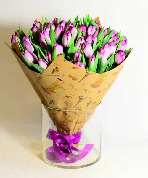 необычные букеты из тюльпанов. букет тюльпанов. как собрать тюльпаны в букет. стильный букет тюльпанов. букет из тюльпанов.