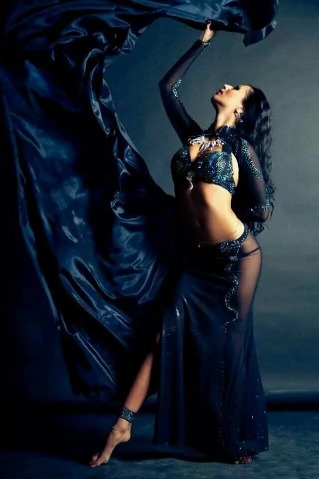 Самира зопунян. Восточная танцовщица. Диана беллиданс. Танцовщица беллиданс анастасия. Восточные девушки танцуют.