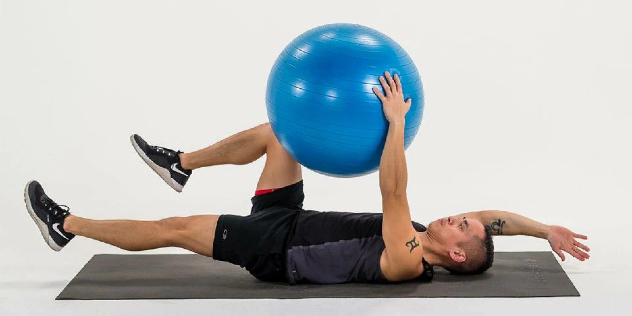 Exercize ball. Упражнения с фитболом. Упражнения с флюиболом.