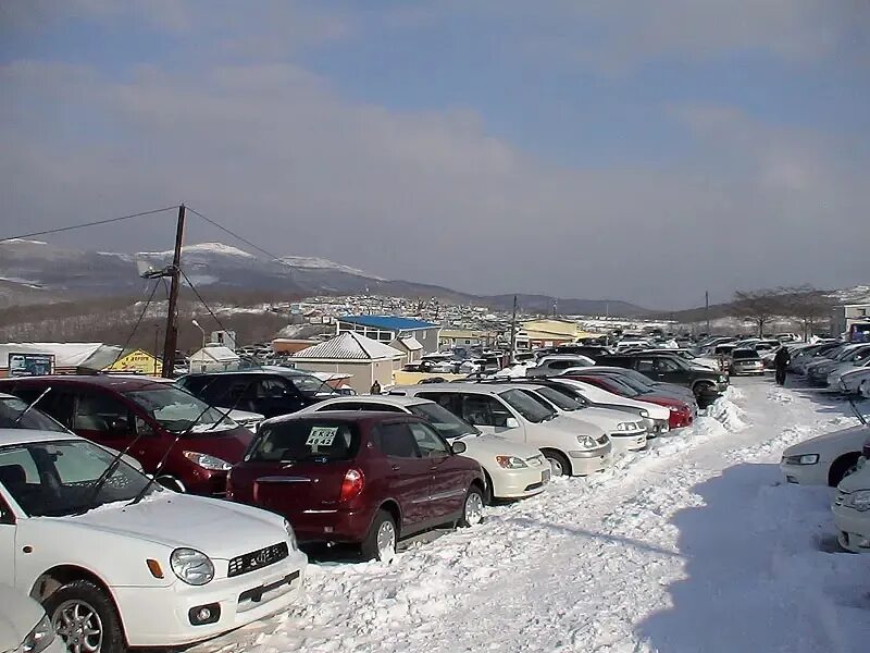 Auto ru vladivostok. Владивосток рынок японских авто зеленый угол. Зеленый угол в 2000. Зелёный угол 2000 е. Авторынок зелёный угол 2000.