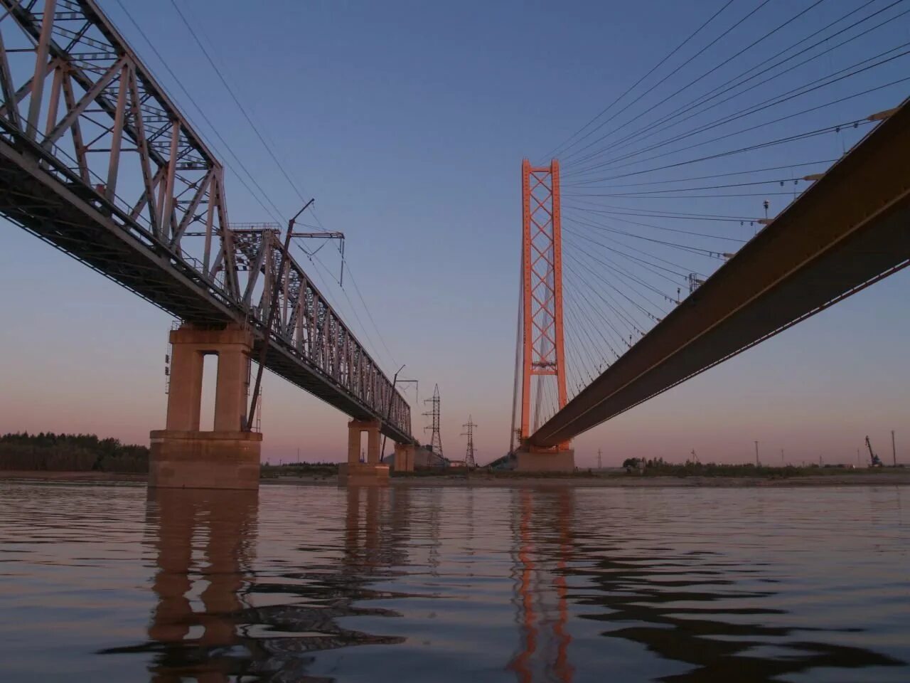 Мост через реку Обь в Сургуте. Югорский мост Сургут. Железнодорожный мост через Обь в Сургуте. Вантовый мост Сургут. Мосты на оби