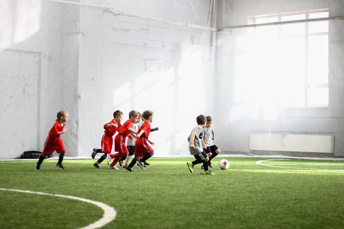 Football school. Детский футбол. Детская школа футбола. Футбол в школе. Детская футбольная школа.