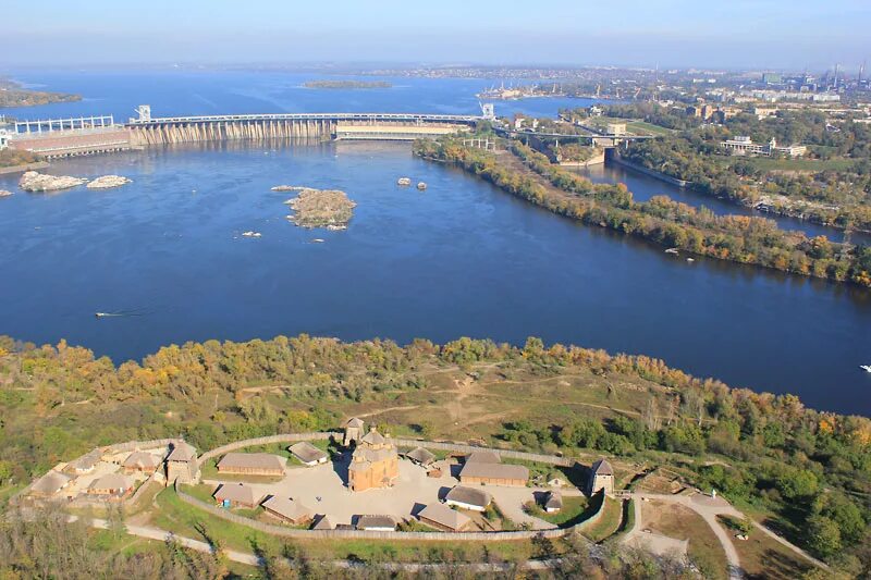 запорожье). остров хортица в запорожье. национальный заповедник-остров «хортица». остров в запорожье. запорожье).