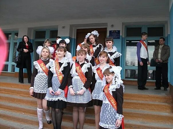 Выпуск 2010 школа. Школа 1 Назарово. Школа 3 Назарово. 11 Школа Назарово. Школа 2 Назарово.