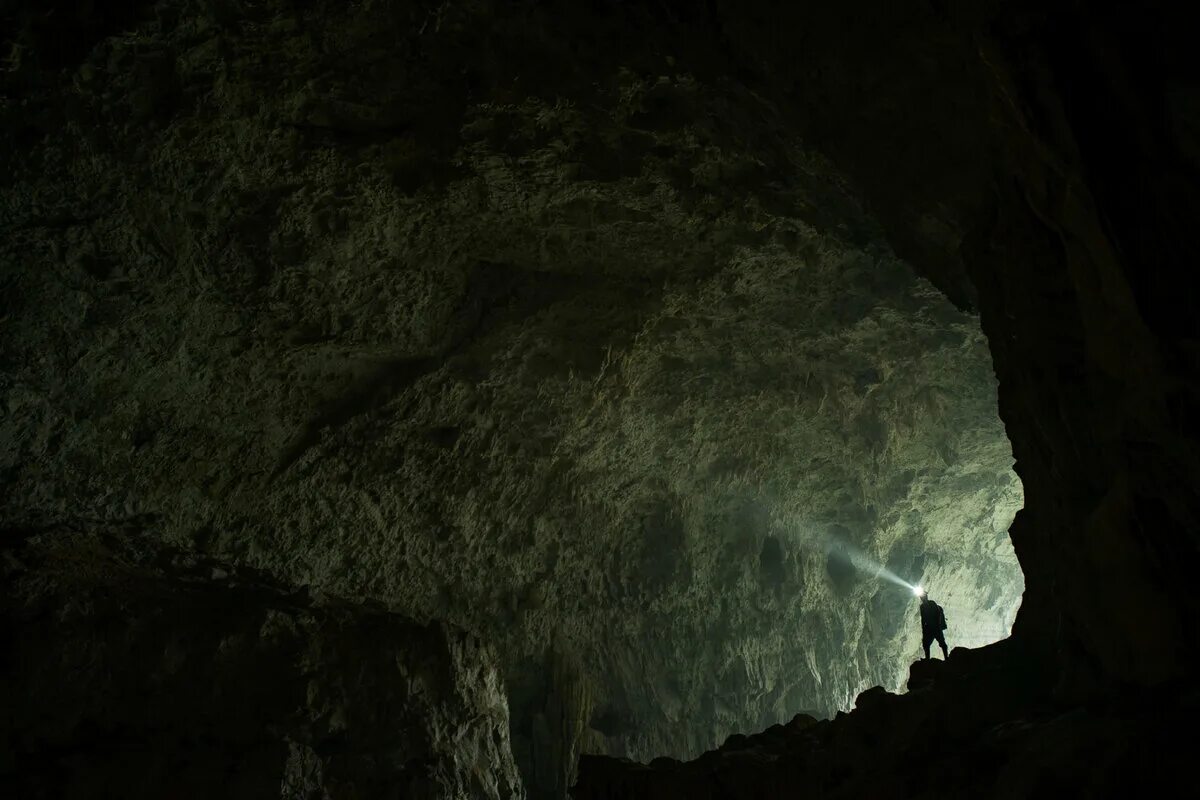 Big mother nature cave. Пещера. Страшная пещера. Пещера внутри. Пещера вид внутри.