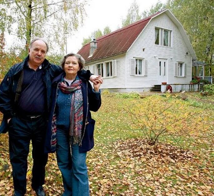 Муж с женой ложатся спать. Анекдот как муж для жены гороскоп составлял. Анекдот приходит женщина к психологу. Жена живет с мужем. Жить после развода с мужем.