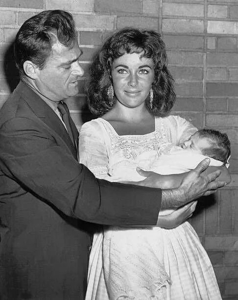 Elizabeth Taylor - Cannes, France, May, 1957: Elizabeth Taylor (with... Elizabet
