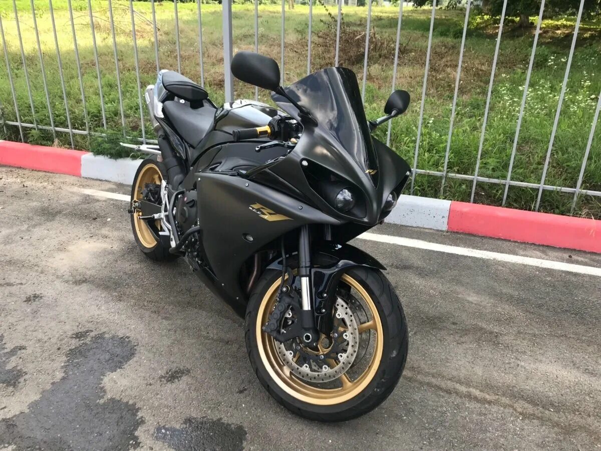 Ямаха б у куплю профессионал. Yamaha r1 2009. Yamaha r1 2009 Black. Ямаха р1 черная. Yamaha r1 2009-2014.