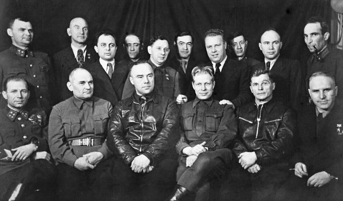 Нарком год. Устинов нарком вооружения ссср.