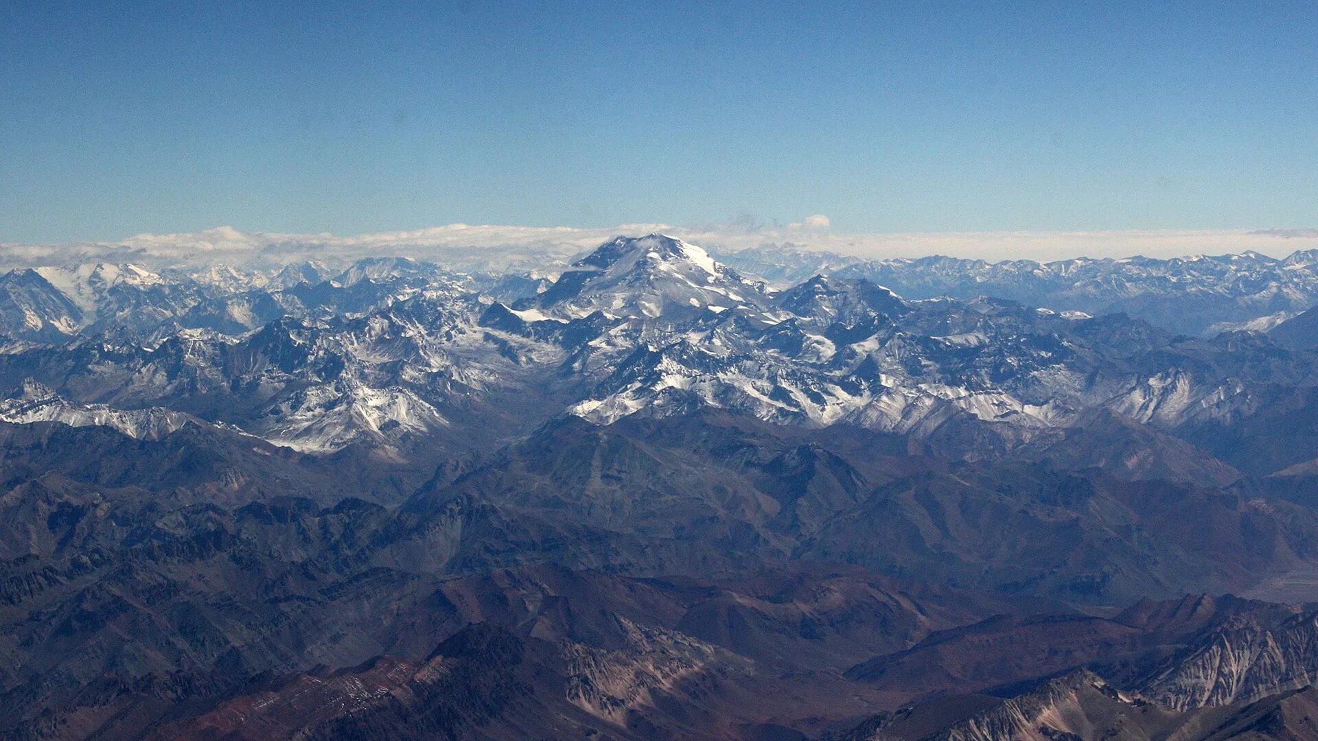 Высшая точка горной системы южной америки. Гора Аконкагуа. Южная Америка вершина Аконкагуа. Анды Аконкагуа. Анды с вершиной Аконкагуа.
