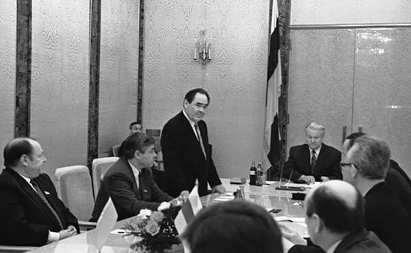 Федеративный договор подписан в году. Ельцин Шаймиев 1992. Минтимер Шаймиев 1992. Шаймиев Татарстан 1990-е.