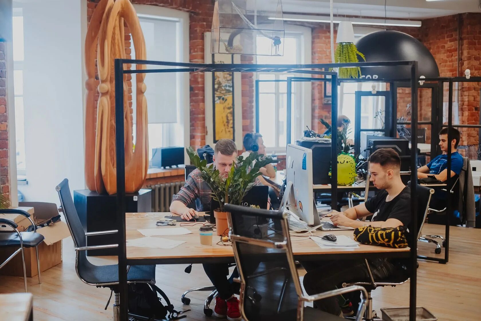 Ясная поляна коворкинг петроградская. Коворкинг ясная поляна интерьер. Коворкинг "ясная поляна", ул. Коворкинг ясная поляна ул льва толстого 1-3. Коворкинг ясная поляна парадная.