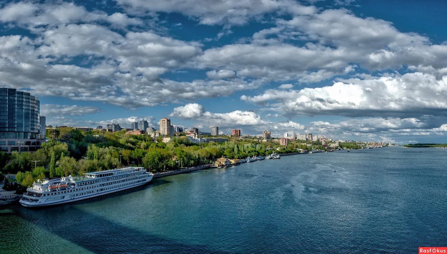 Rostov on don russia. Ростов на дону виды города. Река дон ростов на дону. Вид с ворошиловского моста в ростове. Речка дон в ростове на дону.