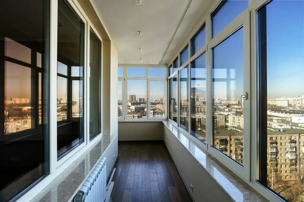 Холодное остекление рехау. Витражное остекление лоджии. Остекление от застройщика. Панорамное остекление балкона. Система авангард витражное остекление.