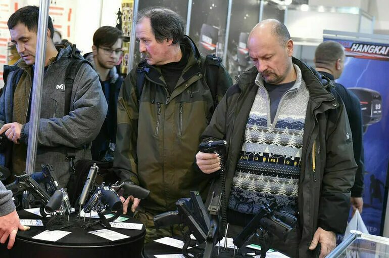 Свободное владение оружием. Накачивание украины оружием. Sig sauer 300 blackout. Оружейный магазин в москве. Новости оружия сегодня.