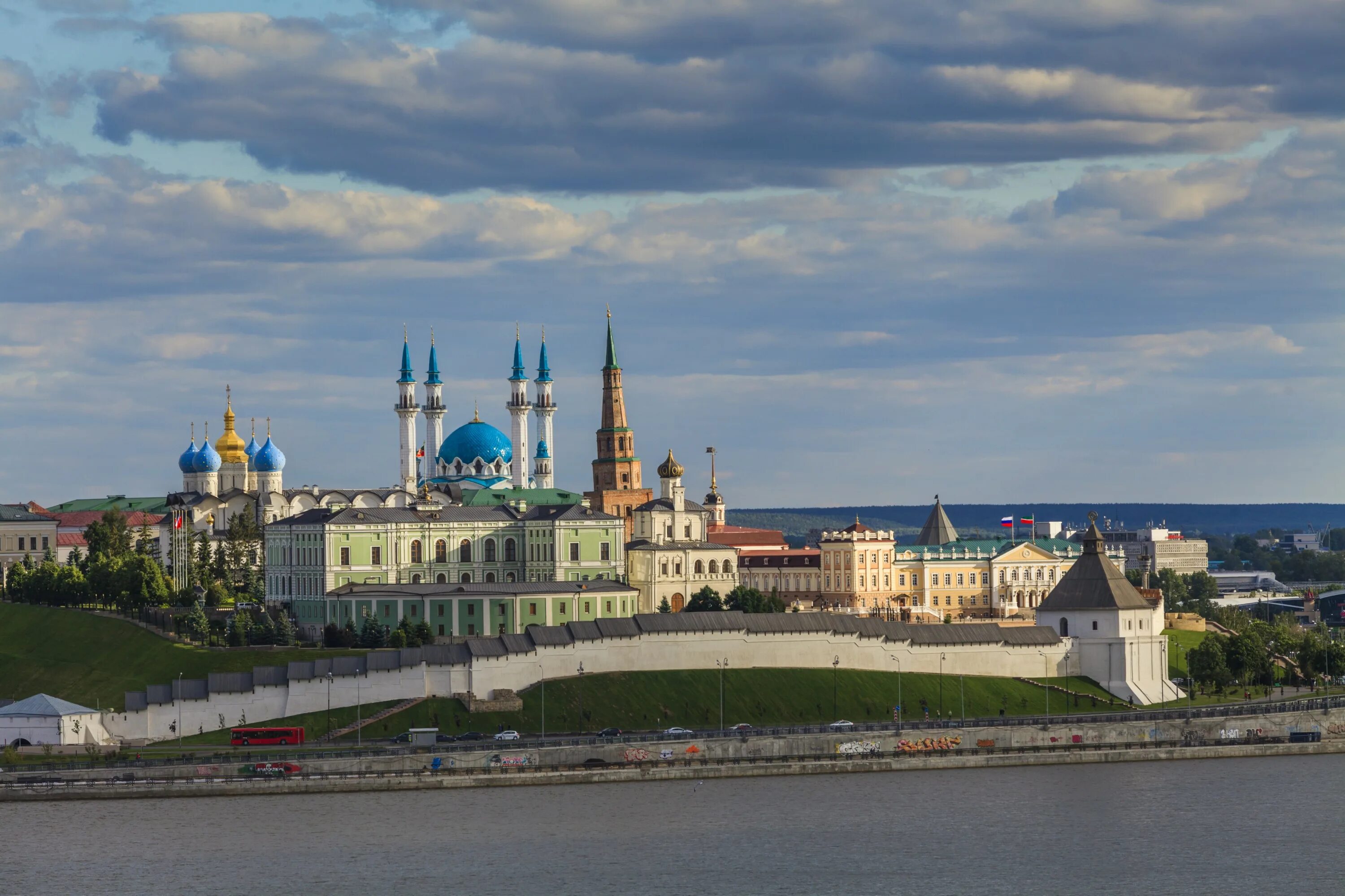 Казань центр города. Сентр горд казань. Вечерняя экскурсия «огни казани». Столица республики татарстан – город казань. Тр казань.