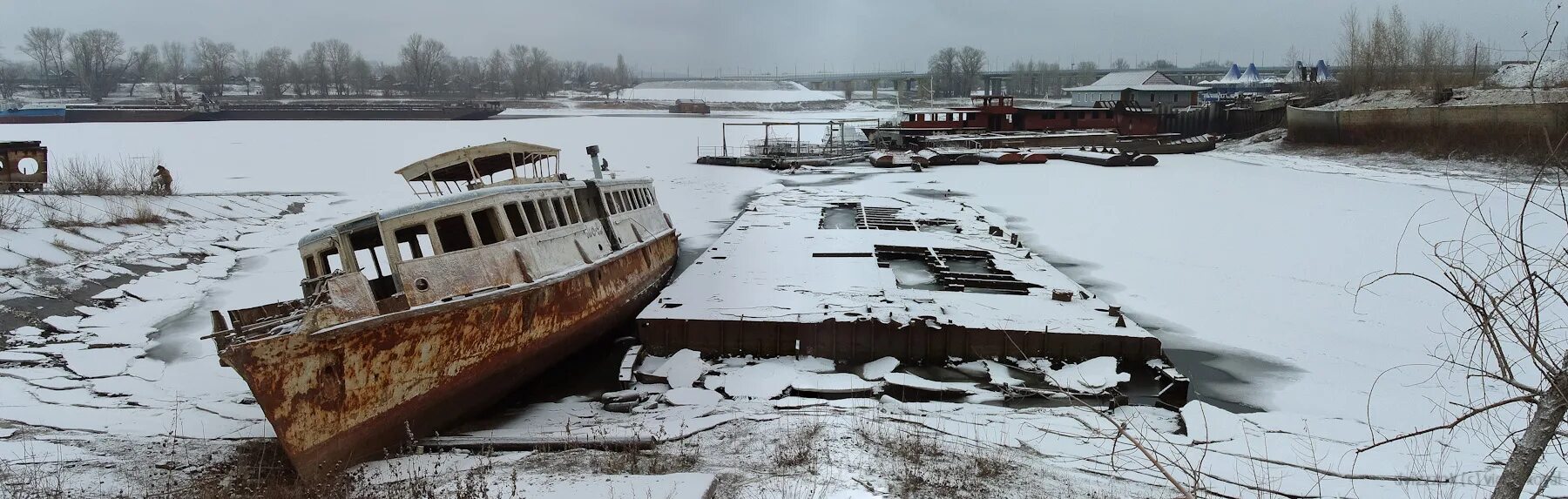 Уровень воды в унже сегодня. Теплоход МО 52. Затон Горелый Волгоград. Затоны Волги. Суда на дне Волги.