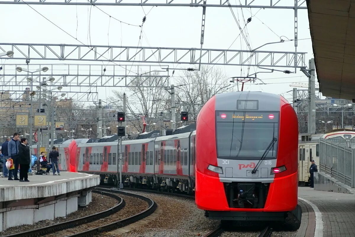 Великий новгород москва поезд ржд. Ласточка электропоезд Нижний Новгород. Ласточка Москва Нижний Новгород. Ласточка РЖД Москва. Скоростной поезд Ласточка.