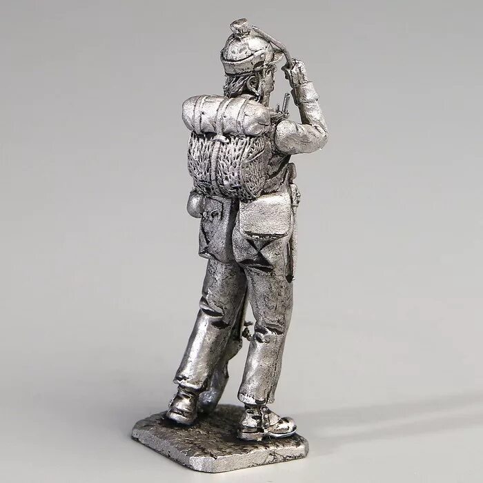 Фигурки из олова