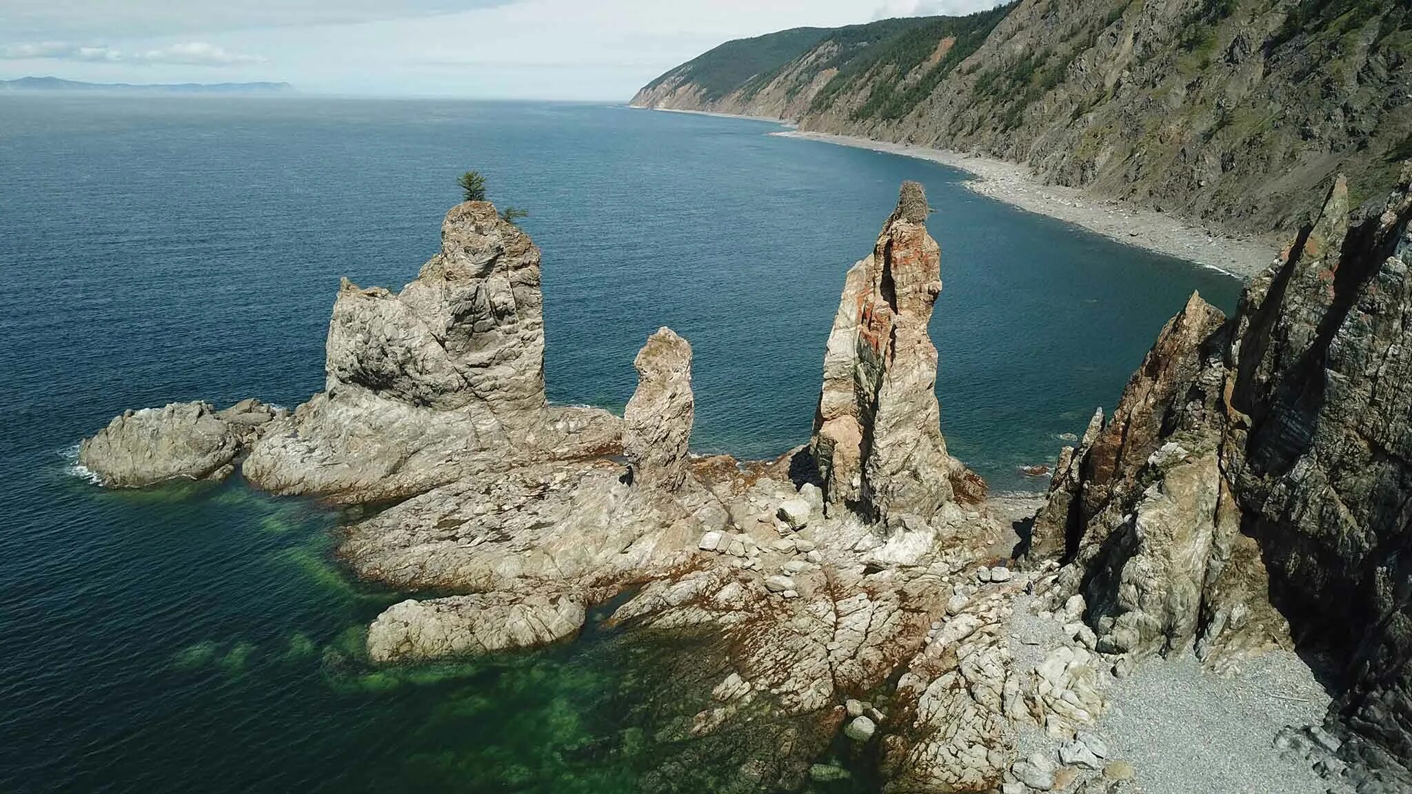 Шантарские острова где. Шантарские острова Хабаровский край. Шантарские острова Кекуры. Шантары Шантарские острова. Бухта Онгачан Шантарские острова.