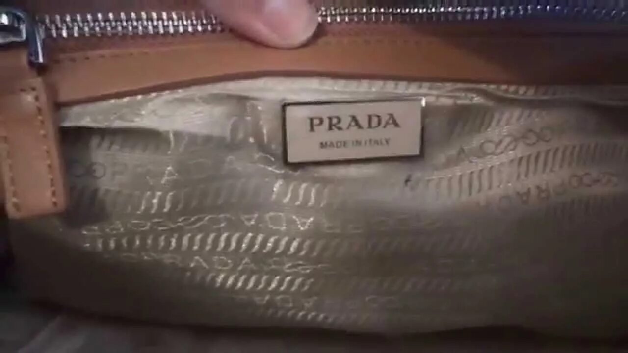 Сумка Prada 2023. Сумки Прада оригинал 2023. Подкладка Prado сумки оригинал. Как определить оригинал сумки