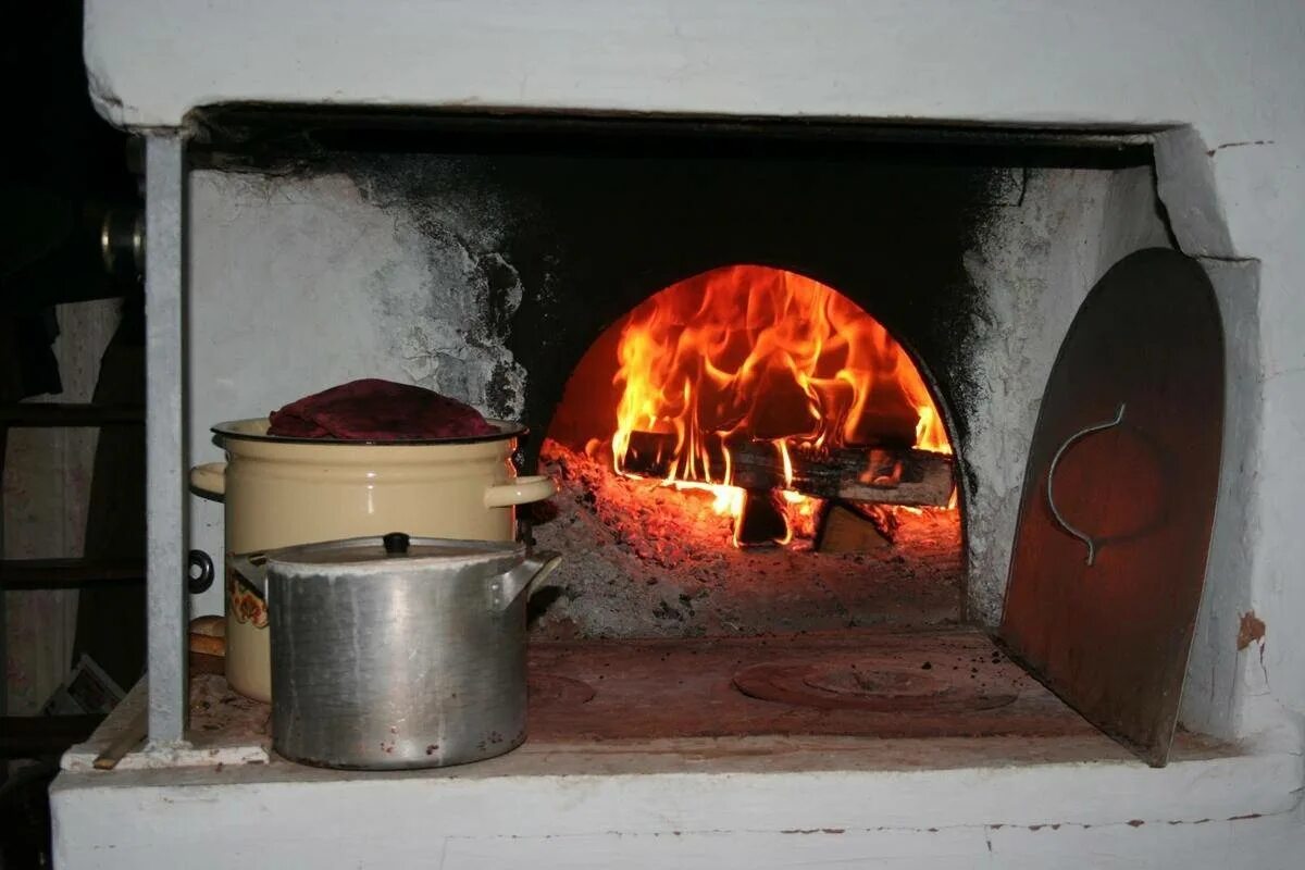 Русская печь. Растопка русской печи. Огонь в русской печи. Печь топится. Неприятный печка