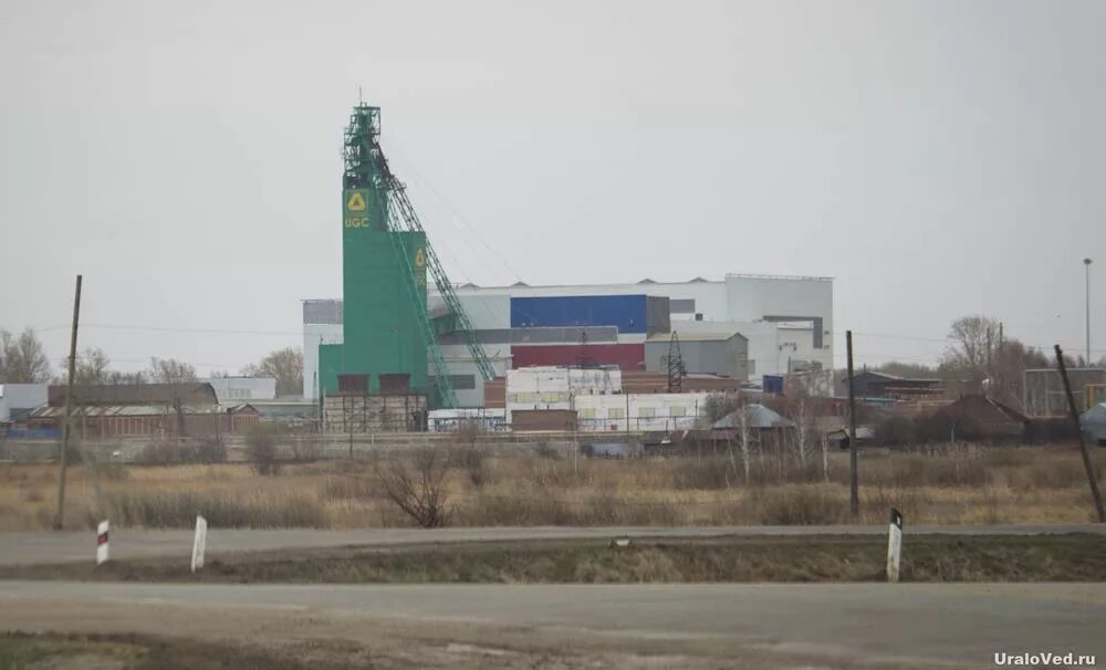 Город шахты театр пласт. Южуралзолото центральная шахта пласт. Пласт города шахты. Пласт города шахты. Театр пласт г шахты.