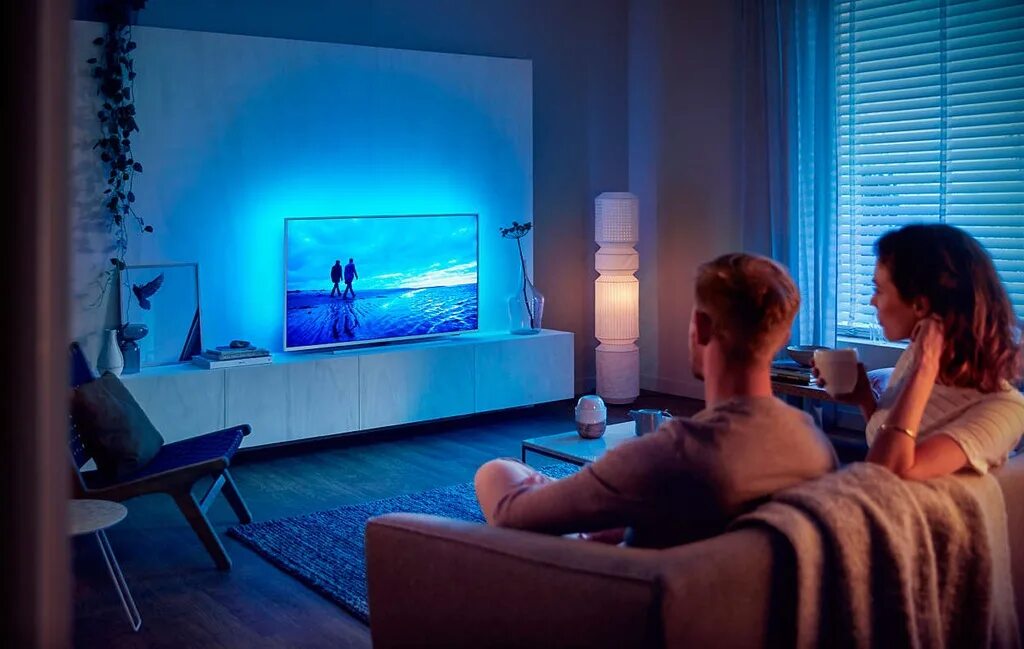 Телевизоры в умном доме яндекса. Филипс эмбилайт 55. Philips Ambilight 50. Телевизор Philips 55pus7956/60. Телевизор Philips 58pus7304 57.5" (2019).