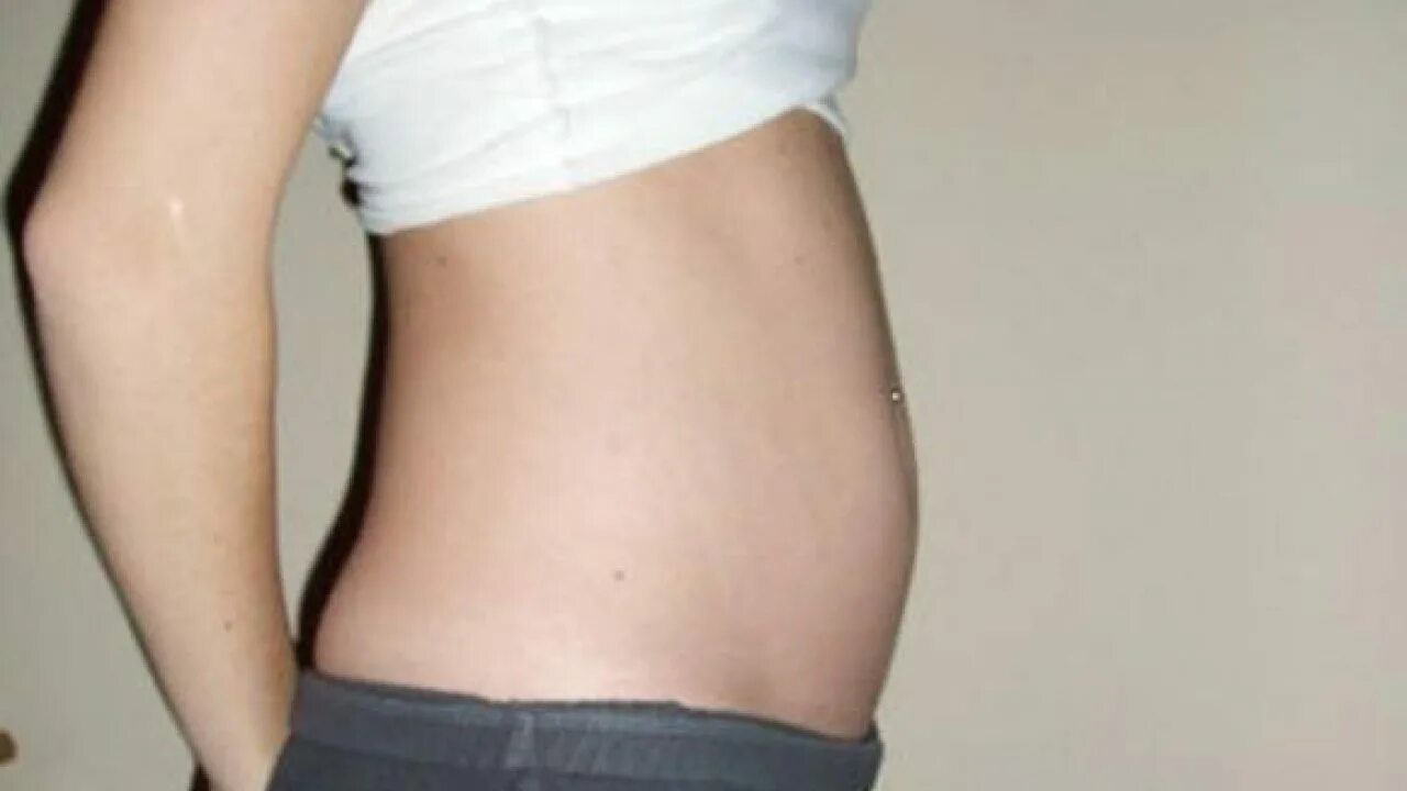 Женщина на 2 месяце беременности. Живот на 2 месяце беременности. Живот в 2.5 месяца беременности. Живот на 2 месяце беременности фото. Беременные 2 месяца живот.