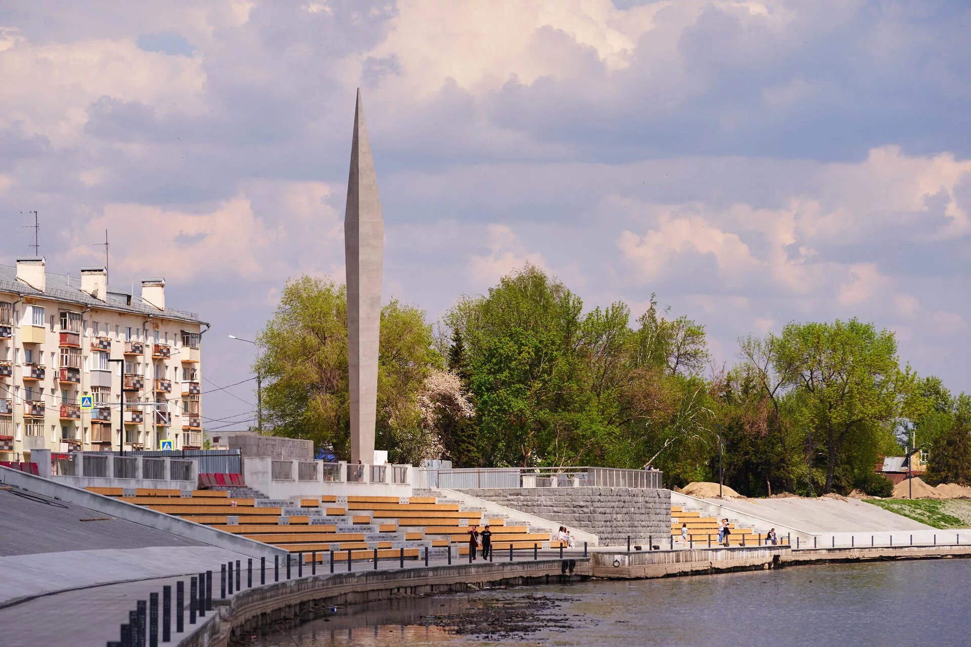 Стационарный пенза. Росток Пенза набережная. Монумент славы Росток Пенза. Обелиск Росток Пенза.