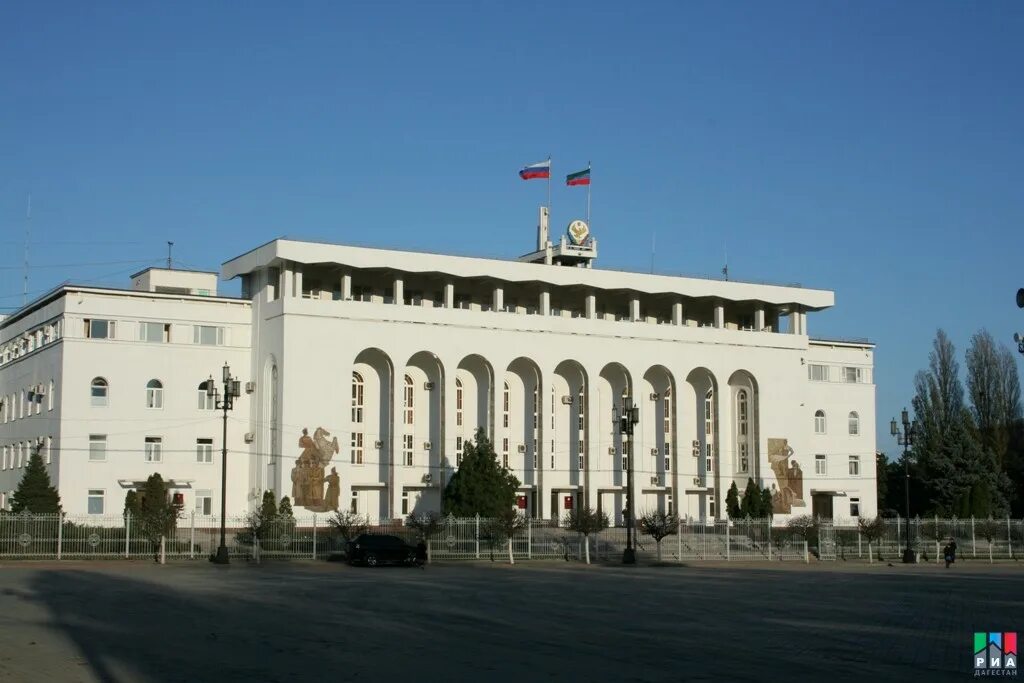 Белый дом рд. Правительство р д. Махачкала здание правительства. Дом правительства дагестана. Правительство р д.