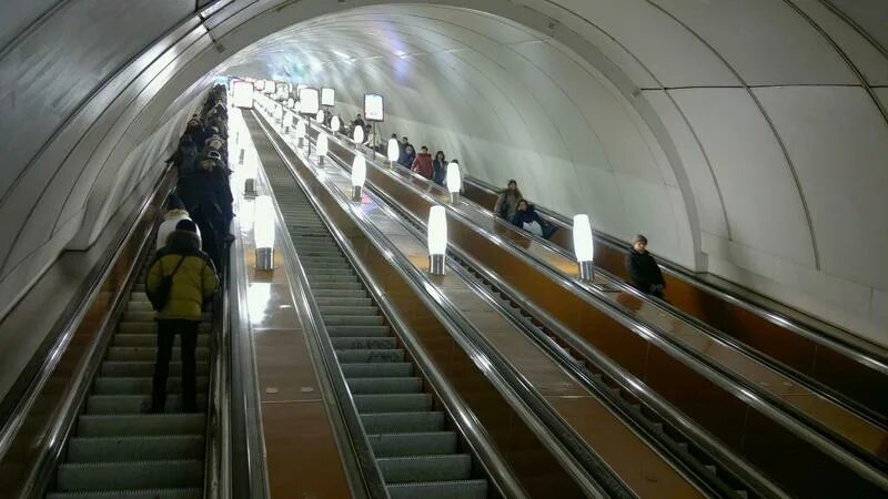 Почему закрыто метро в питере. Пролетарская (станция метро, санкт-петербург). питерское метро в час пик. вагон метро на фиолетовой ветке. петербургский метрополитен технологический институт.