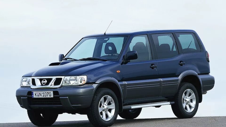 Nissan Terrano внедорожник 5 дв. 3.3 AT бензин 170 л.с. задний привод 2 поколени