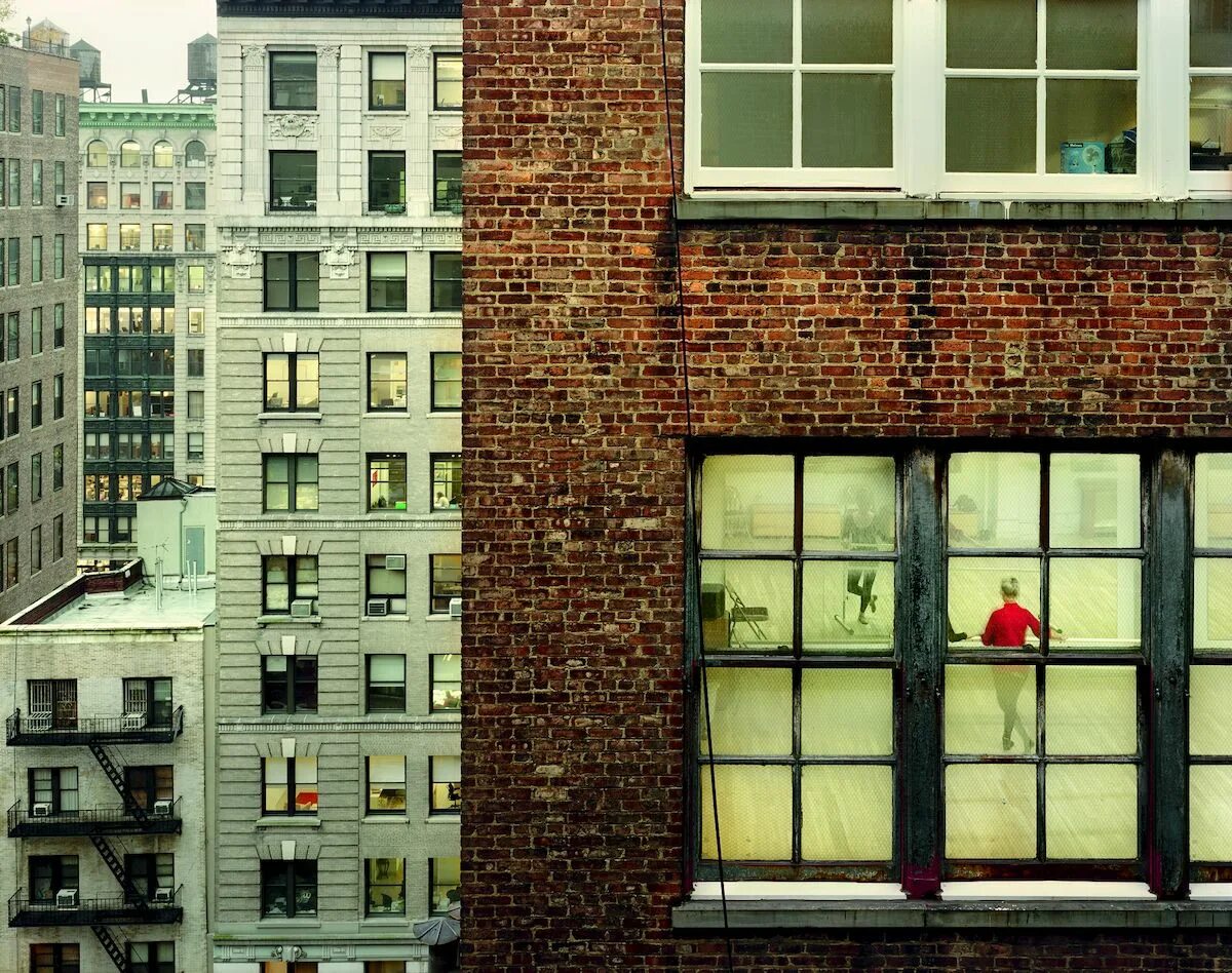 Стена соседского. Gail Albert Halaban. Гейл out my Window. Нью Йорк дома многоэтажки. Нью Йорк из окна многоэтажки.