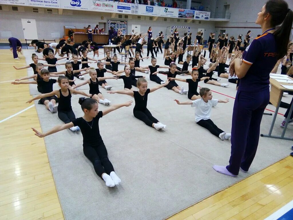 футбольная школа чертаново фото. футбол воронеж для детей. резонанс эстетическая гимнастика воронеж. спорт школа воронеж. школа эстетической гимнастики резонанс воронеж.