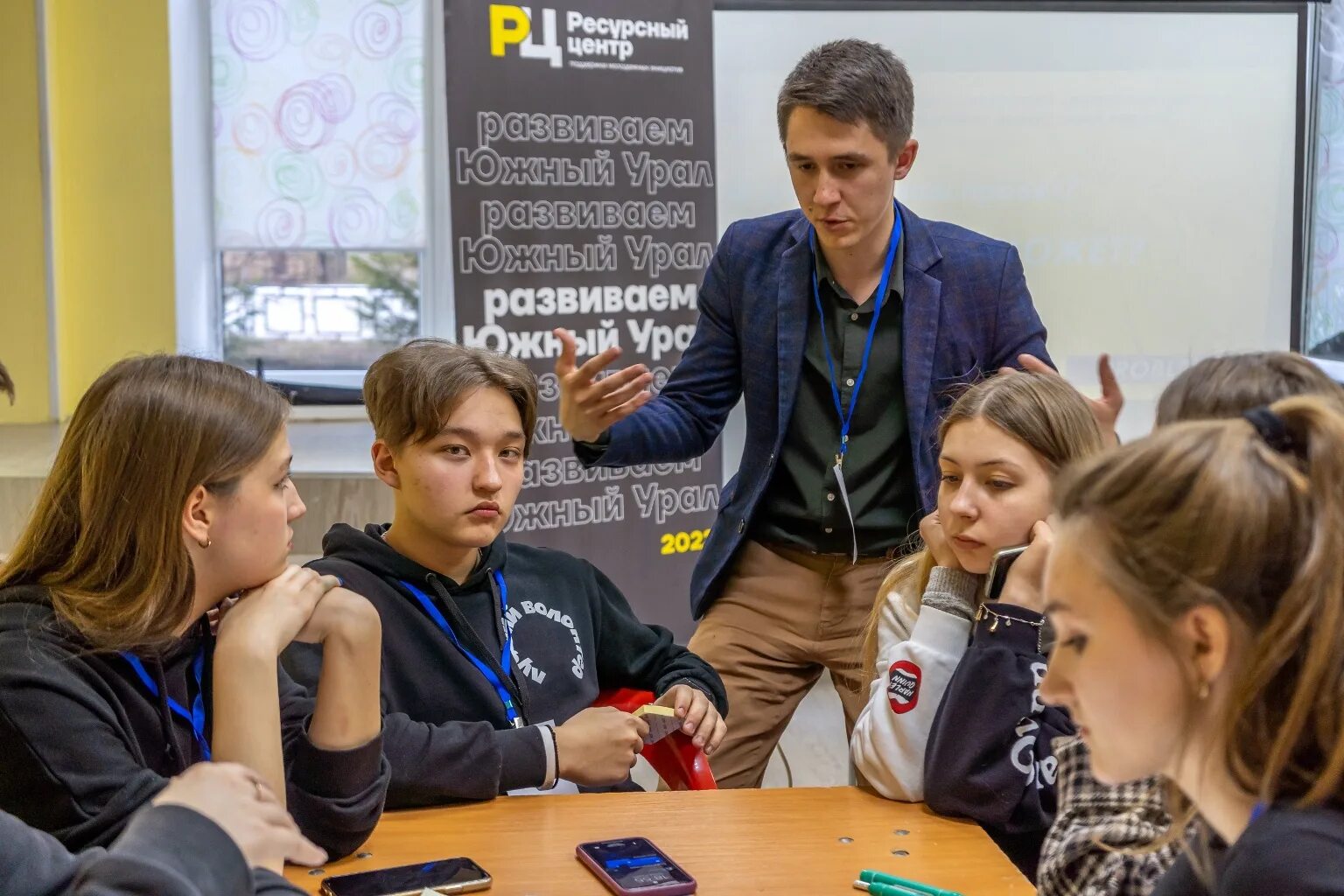 Поддержка инициатив молодежи проекты. Молодежь Челябинска. Поддержка инициатив молодежи. Ресурсный центр поддержки молодежи. Проекты для молодежи.