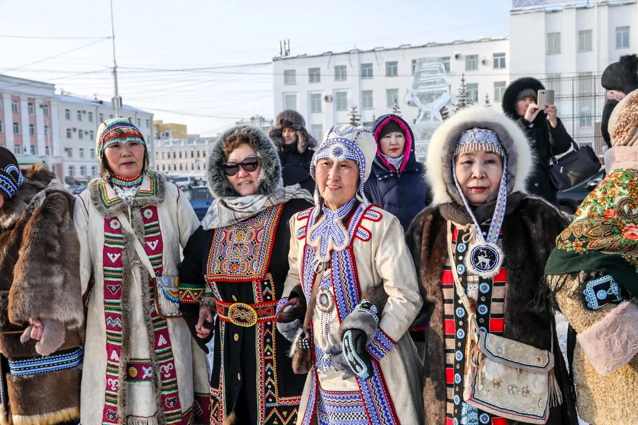 Якуты население. Якуты в Якутске. Саха Якутия люди. Народы Республики Саха Якутия. Якутск жители.