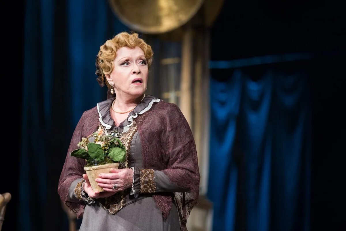 Алиса фрейндлих 2021. Алиса фрейндлих спектакли. Алиса фрейндлих. Спектакль волнение с алисой фрейндлих. Алиса фрейндлих 1965.