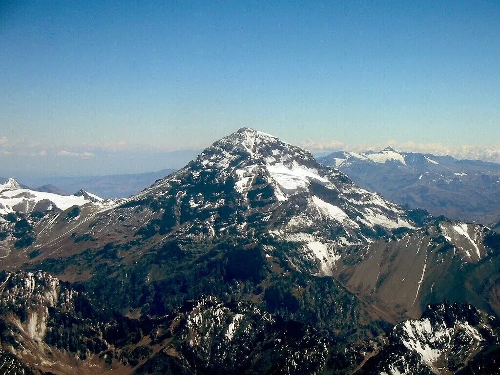 Высшая точка горной системы южной америки. Вершина Аконкагуа. Аргентина гора Аконкагуа. Аргентина горы Анды. Самая высокая точка анд гора Аконкагуа.
