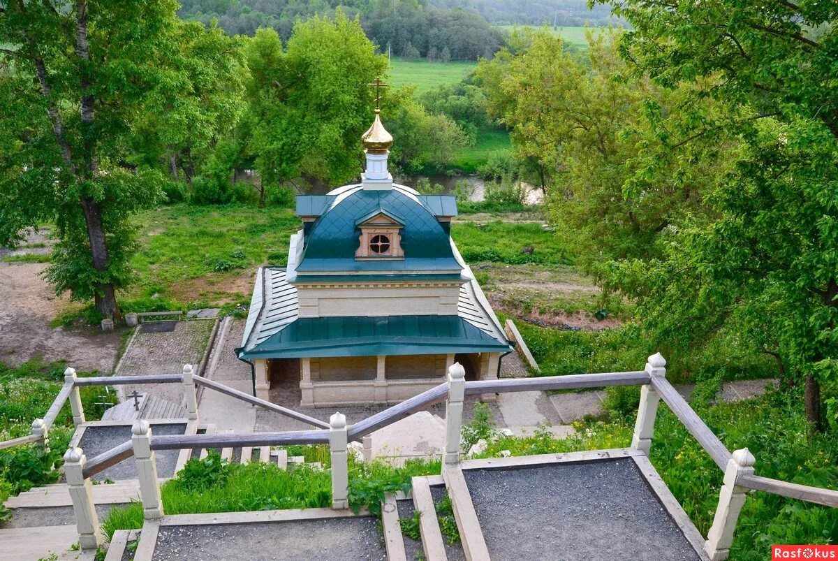 Святой источник николая. Купель храм Николая Чудотворца в Русиново. Храм Николая Чудотворца Калужская область. Русиново купель Боровск. Боровск купель Николая Чудотворца.