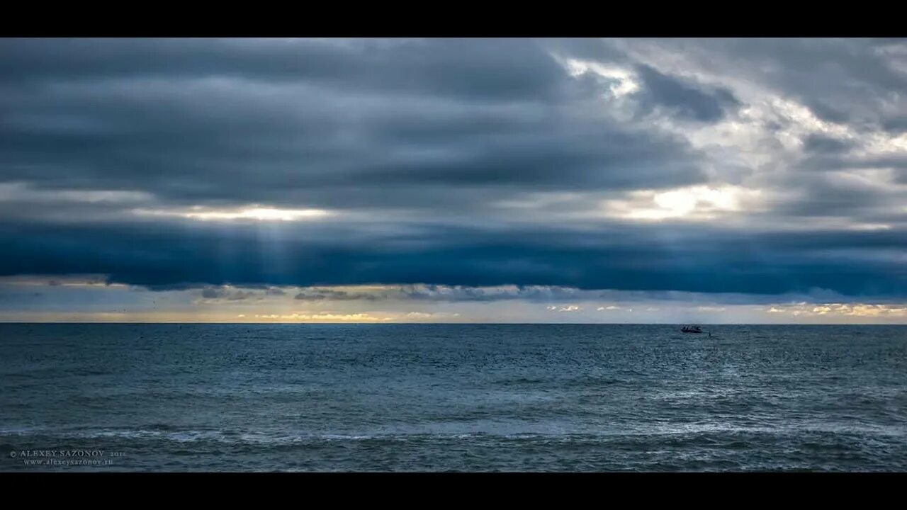 Черное море видео. Из черного моря в океан. Море черное море. Черное море волнуется. Волнение черного моря.