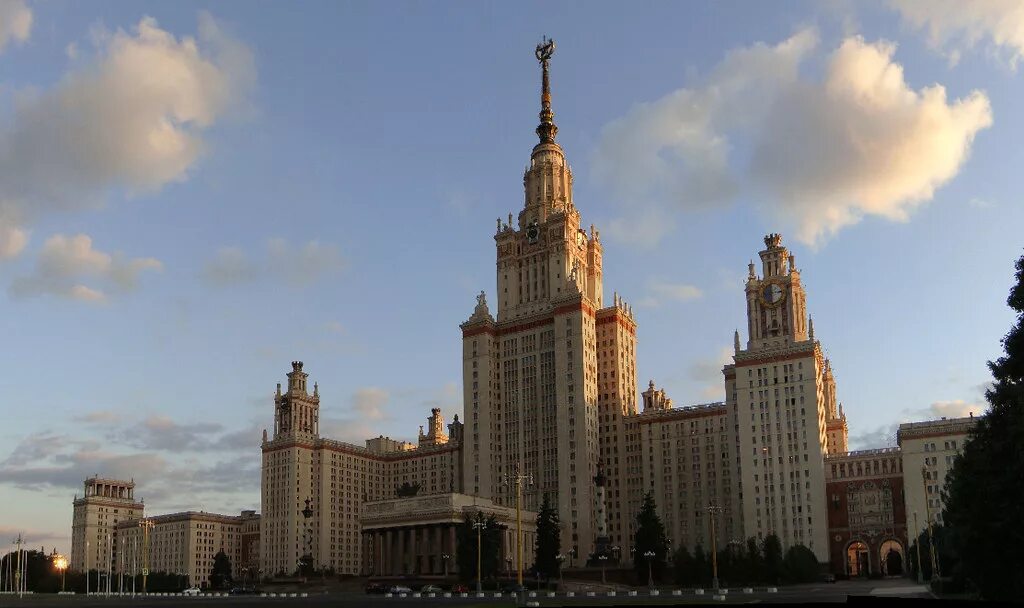 Мгу оценки. Московский государственный университет имени м.в. Ломоносова. Главное здание МГУ. Ломоносов университет в Москве. Московский государственный университет МГУ бюджет.