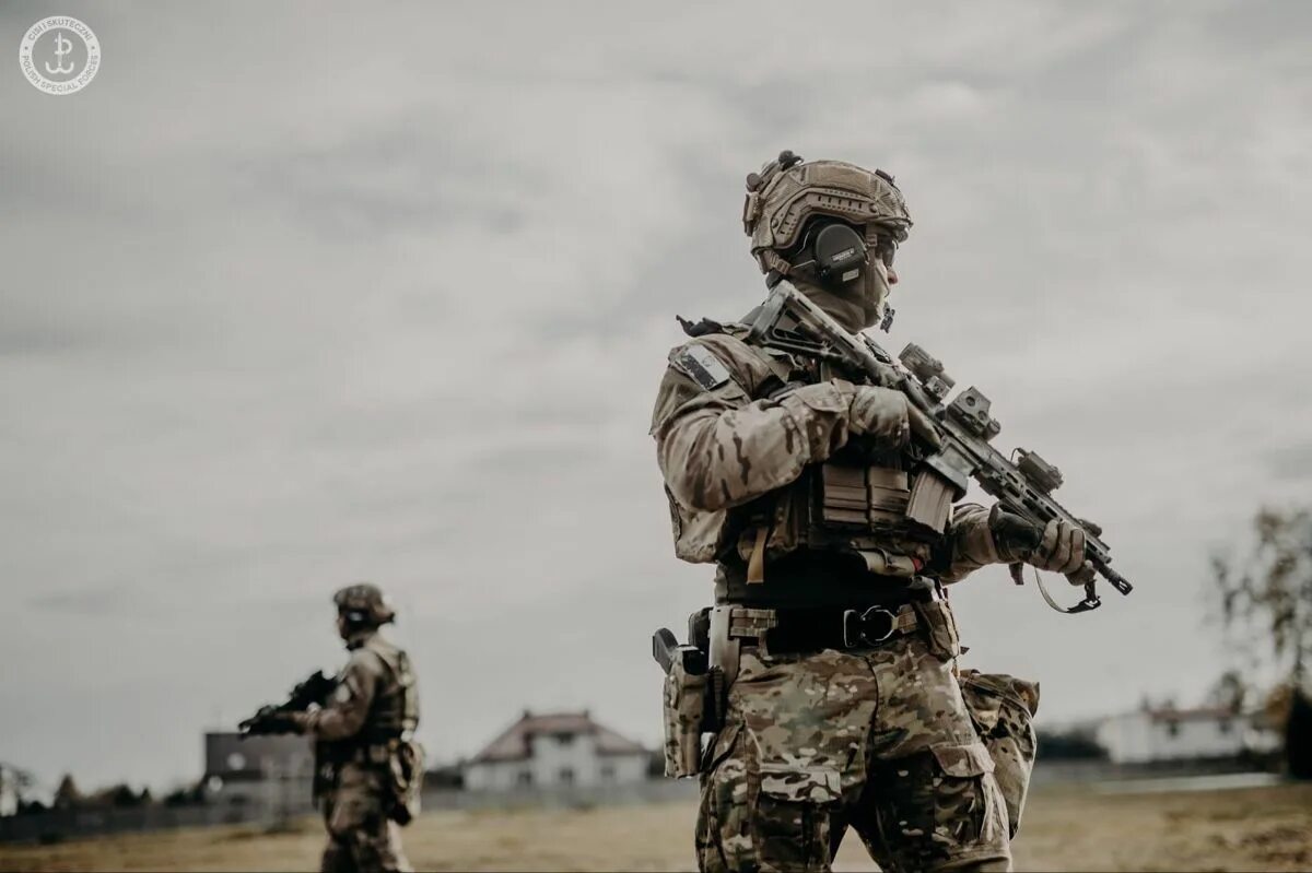 Grom 30k 2025. Польский спецназ grom. hk- 416 польский спецназ. отряд гром польша. hk416 ссо польши.