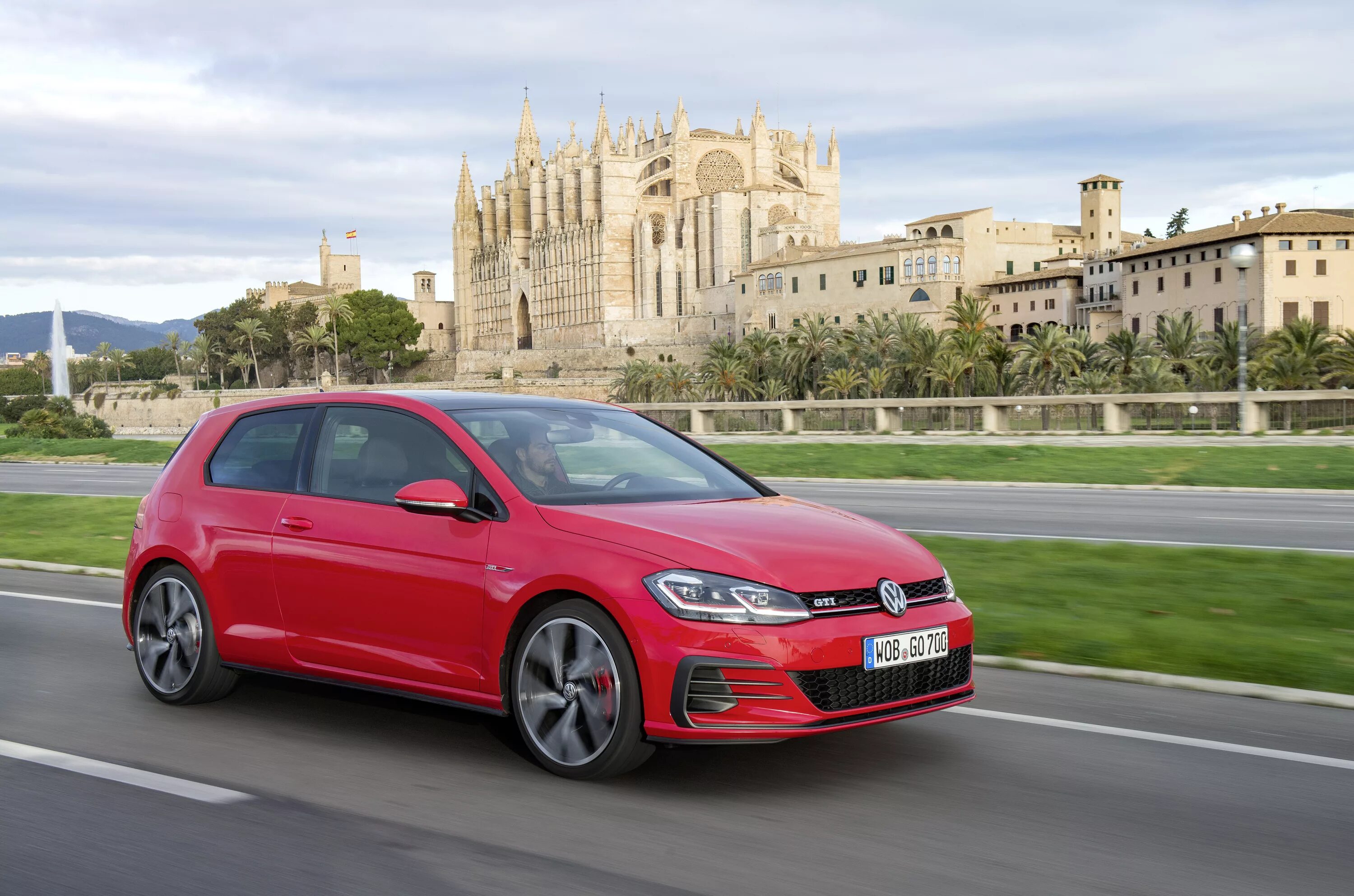 Гольф машина купить. Golf GTI 2017. Volkswagen Golf GTI 2017. Фольксваген гольф GTI 2017. Гольф ГТИ 2017.