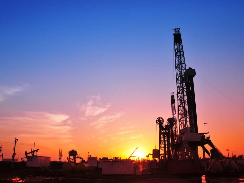 Drill for oil. Oil and gas drilling. Drill for oil. Бурение нефтяных скважин. Ангола промышленность.