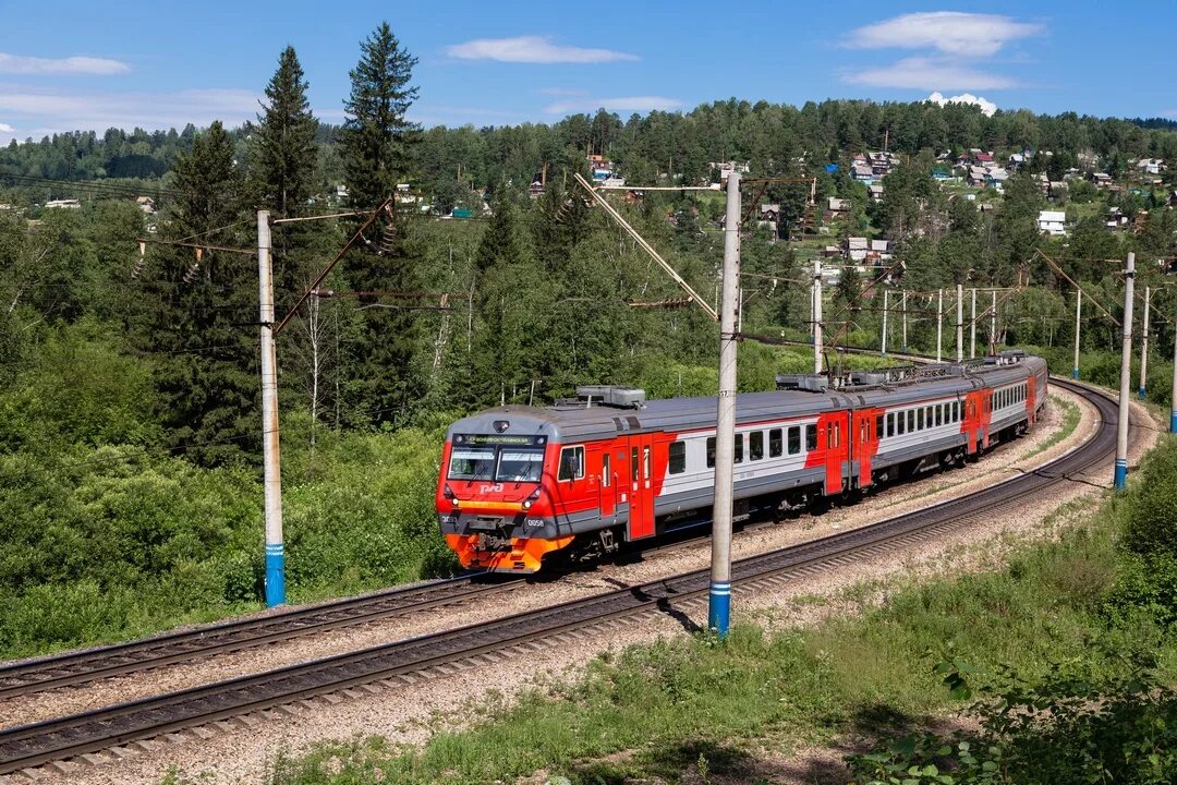 Балай красноярск. Красноярская железная дорога электропоезда. Красноярск Красноярская железная дорога. Железная дорога Красноярск Абакан. Электричка Междуреченск Бискамжа.