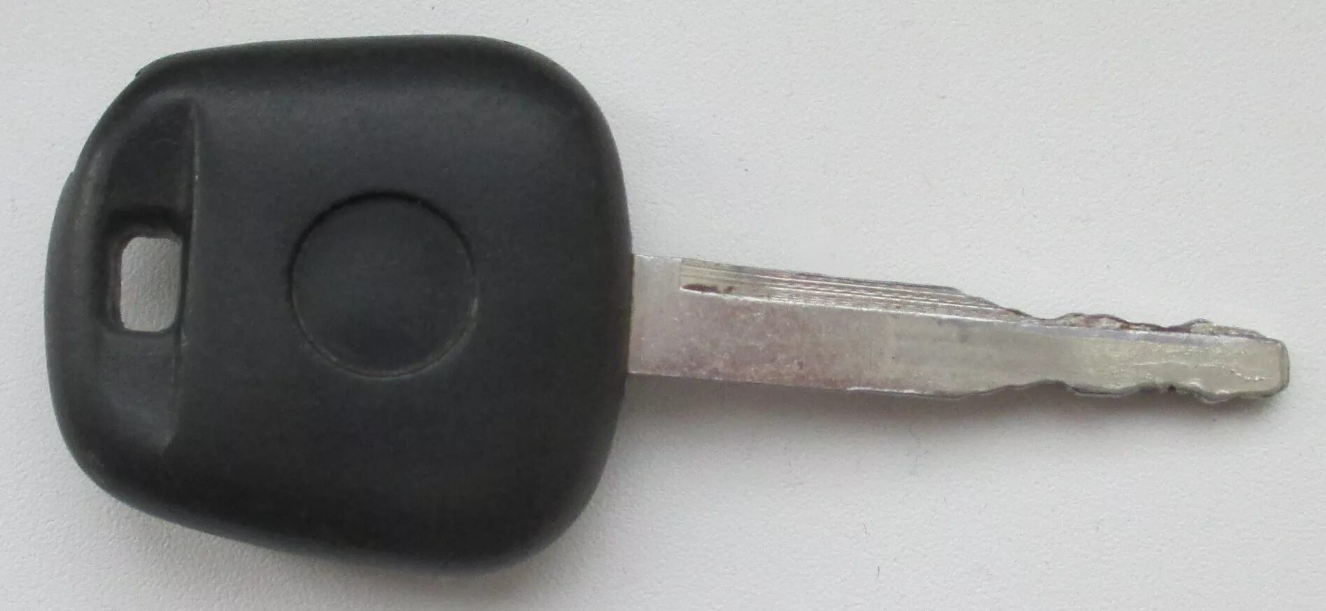 Ключ зажигания ваз 2105. Ключи от автомобиля. Ключ bmw 3. Ключ зажигания рено логан 1. Потерял ключ зажигания.
