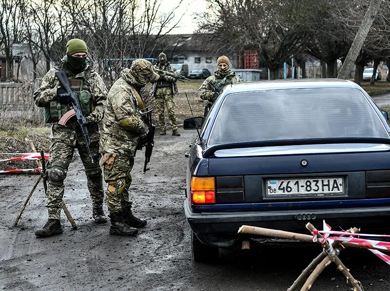 Донбасс. Украинские военные издеваются. Обстрел границы украины