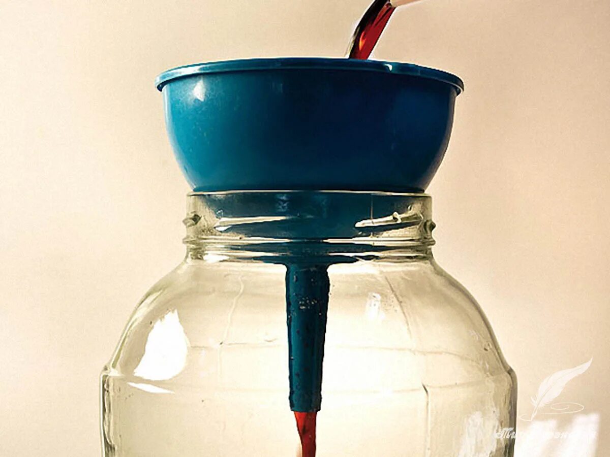 Стеклянная банка с трещиной. Герметично закупоренная бутыль. Многоразовые пробки для пэт бутылей 19 литров. Герметично закупоренная бутыль. Водяные затворы крышки для изготовления вина.